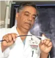  ?? | COLIN BOYLE/SUN-TIMES ?? Dr. Neeraj Jolly of Rush Medical Center shows a TAVR heart catheter. Jolly worked with Dr. Alain Cribier in the initial stages of developmen­t of the catheter valve.