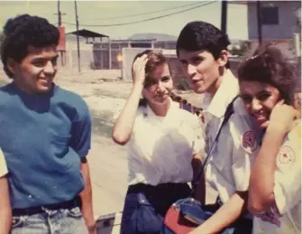  ??  ?? Adriana recuerda aquellos años con mucha pasión por portar el uniforme.