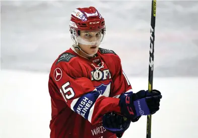  ?? FOTO: EMMI KORHONEN/LEHTIKUVA ?? Anton Lundell spelar åtminstone denna säsong i HIFK.