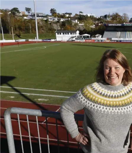  ?? FOTO: KJARTAN BJELLAND ?? Marianne Tønnessen, mor til Start-kaptein Kristoffer, har blanda følelser foran lørdagens kamp mellom Jerv og Start.