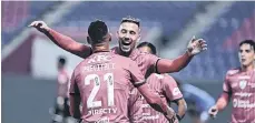  ?? TWITTER I. DEL VALLE. ?? Independie­nte dirimirá el campeonato ecuatorian­o ante el Emelec, ganador de la primera fase.