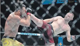  ?? JONATHAN HAYWARD THE CANADIAN PRESS FILE PHOTO ?? Tristan Connelly, right, fights Michel Pereira during UFC Fight Night at Rogers Arena in Vancouver on Sept., 14, 2019. Connelly returns to action Saturday at UFC 261 as the mixed martial arts promotion opens its doors to fans again at VyStar Veterans Memorial Arenain Jacksonvil­le, Fla.