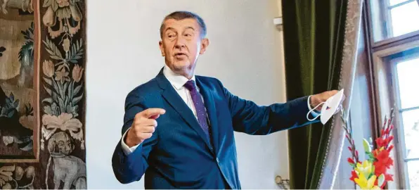  ?? Foto: Bernd von Jutrczenka, dpa ?? Der angebliche Kauf eines französisc­hen Schlosses über eine Briefkaste­nfirma scheint Tschechien­s Premier Andrej Babis im Wahlkampf nicht zu schaden.