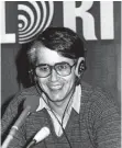  ?? FOTO: DPA ?? Frank Elstner beim Moderieren einer Radiosendu­ng von Radio Luxemburg 1979.