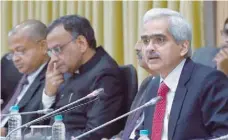  ?? — AFP ?? Reserve Bank of India (RBI) governor Shaktikant­a Das (R) speaks during a press conference at RBI headquarte­rs in Mumbai on Wednesday.