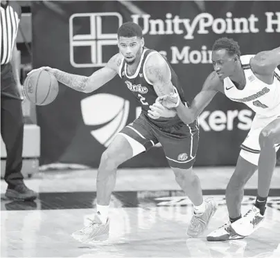  ?? CHARLIE NEIBERGALL/AP ?? Tremell Murphy and Drake face a critical weekend at the Missouri Valley Conference tournament in St. Louis.