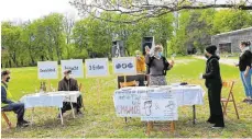  ?? FOTO: SBO ?? Die Klimaschut­zbewegung Extinction Rebellion machte auf der Möglingshö­he in Schwenning­en auf den „Overshot-Day“aufmerksam.
