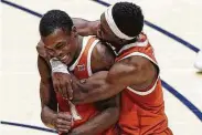  ?? Kathy Batten / Associated Press ?? UT’s Andrew Jones, left, hit the game-winning 3 on the three-year anniversar­y of his cancer diagnosis.