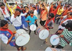  ?? Reuters ?? Supporters of Vishva Hindu Parishad, a Hindu nationalis­t organisati­on, celebrate the Ayodhya verdict in Ahmedabad.