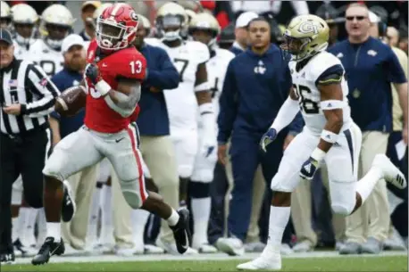  ?? JOSHUA L. JONES — ATHENS BANNER-HERALD VIA AP ?? Georgia tailback Elijah Holyfield carries the ball against Georgia Tech Saturday in Athens, Ga.