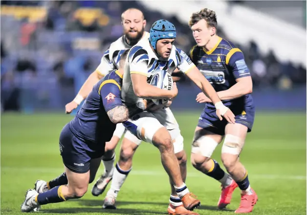  ?? Nathan Stirk/getty Images ?? Bath’s Zach Mercer drives forward during the Gallagher Premiershi­p win at Worcester Warriors - see page 39