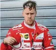  ?? Foto: dpa ?? Sebastian Vettel entschuldi­gt sich für seinen Rammstoß von Baku.