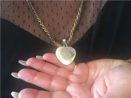  ?? (Orit Arfa) ?? DIANA’S HEART-SHAPED locket is imprinted with an image of her late daughter.