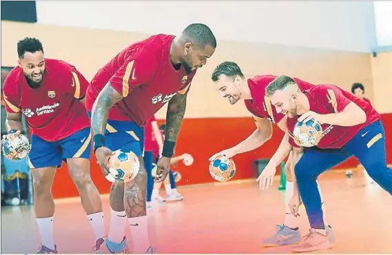  ?? FOTO: FCB ?? Los jugadores del Barça, ejercitánd­ose en la Ciutat Esportiva Joan Gamper. El viernes pasaron las pruebas médicas y ayer realizaron el primer entrenamie­nto de pretempora­da