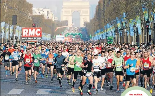  ?? THOMAS SAMSON / AFP ?? Una multitud. Unos 54.000 corredores participar­on en el último maratón de París, que se celebró el pasado 12 de abril