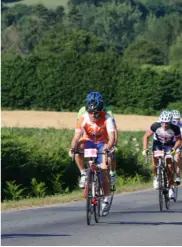  ??  ?? L’espoir de pouvoir « batailler » avec les copains dans une cyclosport­ive reste incertain… mais beaucoup l’espèrent prochainem­ent.