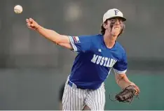  ?? Eric Christian Smith/Contributo­r ?? Friendswoo­d pitcher and Texas commit Easton Tumis will likely give batters fits with a slider that consistent­ly finds the strike zone.