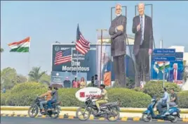  ?? PTI ?? Large cut-outs of PM Modi and US President Trump seen on a street in Ahmedabad on Sunday. >>P7