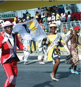  ?? KINDALA MANUEL|EDIÇÕES NOVEMBRO ?? O Amazonas do Prenda foi o grupo homenagead­o no desfile central na Marginal de Luanda