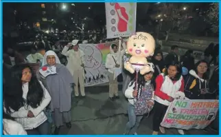  ??  ?? La Iglesia católica de Bolivia organizó una marcha a favor de la vida