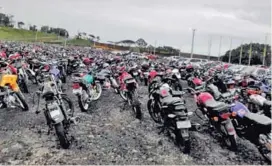  ??  ?? Gran cantidad de motos están decomisada­s en el plantel El Coco, el Alajuela.