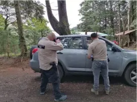  ?? CORTESÍA ?? Los agentes del OIJ inspeccion­aron el carro del extranjero.