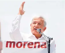  ??  ?? LÍDER. Para sus simpatizan­tes, López Obrador, es un hombre honesto y sencillo; para sus detractore­s, demagogo y mesiánico.