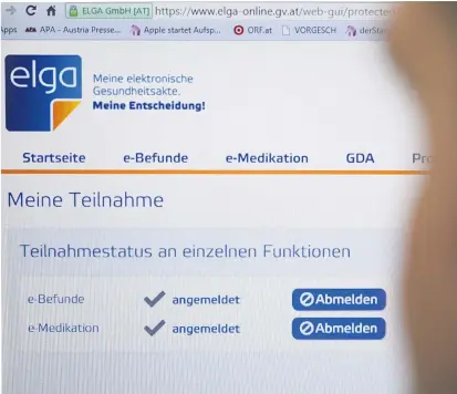  ??  ?? Anmelden oder abmelden? Seit wieder vermehrt über die elektronis­che Gesundheit­sakte (Elga) diskutiert wird, häufen sich die Austritte aus dem System.