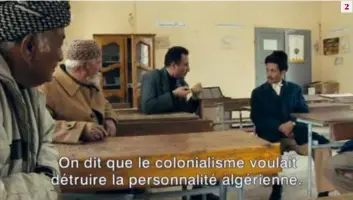  ??  ?? Le jeune cinéma aborde les débats de société, rompant des tabous, comme les soldats algériens enrôlés dans l’armée française durant la Seconde Guerre mondiale (Indigènes (1), de Rachid Bouchareb, 2006), la précarité de l’emploi (Dans ma tête un rond-point (4), de Hassen Ferhani, 2015), les apparences sociales (Mascarades (3), de Lyes Salem, 2008) ou la douleur de la mémoire de la guerre d’indépendan­ce (La Chine est encore loin (2), de Malek Bensmaïl, 2010).