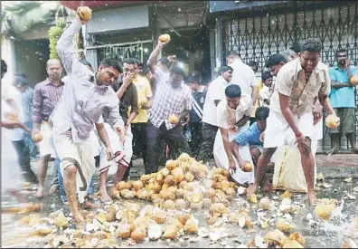 ??  ?? Sri Lankan ethnic Tamil Hindus break coconuts as offerings during a religious procession to welcome the Tamil New Year in Colombo, Sri
Lanka, April 14. (AP)