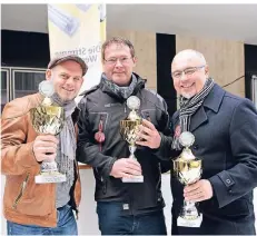  ??  ?? Das Team Feuerwehr kam mit einem knappen Vorsprung auf Platz 1, am Ende ging es um Zentimeter: (v.l.) Dietmar Grabinger, Andreas Schillers und Dirk Schattka.