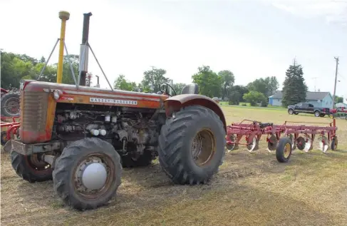  ??  ?? 
This unrestored 1963 Massey Ferguson 97 is owned by noted collector Daren Meyers. It came from Idaho originally and was used for wheat farming there. The extended intake breather and exhaust stack are typical of tractors used in the Wheat Belt and...