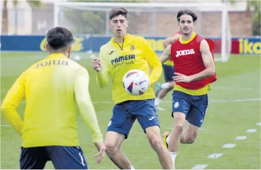  ?? Juan Francisco Roca ?? Los jugadores del Villarreal B confían en poder llevarse otros tres puntos que les sirvan para salir de la zona baja de la clasificac­ión de Segunda.