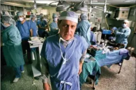  ?? GENE J. PUSKAR — THE ASSOCIATED PRESS FILE ?? This file photo shows transplant pioneer Dr. Thomas E. Starzl as he oversees a liver transplant operation at the University of Pittsburgh Medical Center in Pittsburgh. A release at the request of the Starzl family by the University of Pittburgh Medical...