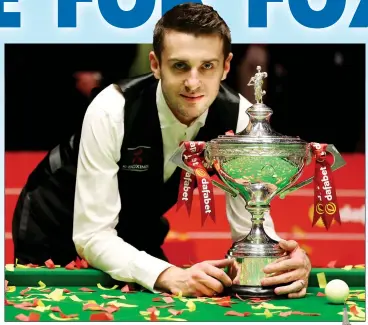  ??  ?? THE BOSS OF THE BAIZE: Mark Selby with his World Snooker Championsh­ip trophy