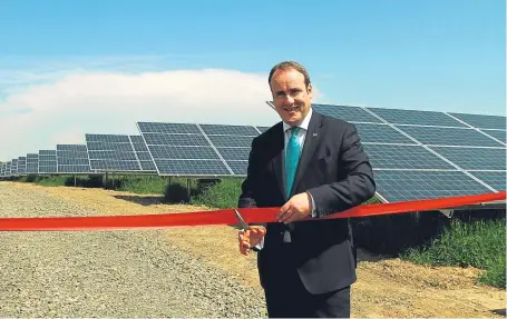  ?? Picture: Dougie Nicolson. ?? Paul Wheelhouse MSP, Minister for Business, Innovation & Energy, cuts the ribbon.