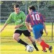  ?? FOTO: L. GRAF/DPA ?? Daniel Retsch (li.), Bürgermeis­ter von Weisenbach im Landkreis Rastatt, ist Teil der Fußball-Nationalma­nnschaft der Bürgermeis­ter.