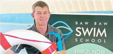  ??  ?? Local swimming coach Paul Myers and Member for Eastern Victoria Melina Bath are calling on essential children’s swimming lessons to resume. Under the current roadmap to reopening, only outdoor pools can reopen.