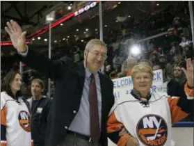  ?? PHOTOS BY THE ASSOCIATED PRESS ?? New York Islanders head coach Al Arbour waves to fans Nov. 3, 2007, as he leaves the ice with his wife Claire after returning to the Islanders to coach his 1,500th hockey game, against the Pittsburgh Penguins, at the Nassau Coliseum in Uniondale, N.Y.