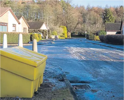  ?? Picture: Steven Brown. ?? A slippy street in Glenrothes. Residents across Fife had previously been able to help themselves to grit from the bins when required.