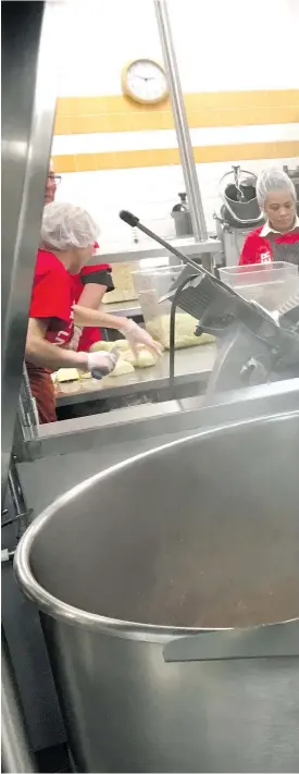  ??  ?? Big tools are needed when you serve close to 1,300 people dinner. Right: Pereira stirs ground beef with a giant stainless steel paddle.