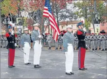  ??  ?? Les cadets de West-point et les Saint-cyriens réunis pour commémorer l’entrée en guerre des Etats-unis