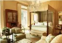  ?? MICHAEL MUNDY ?? MICHAEL S Smith designed the Obamas’ master bedroom as an elegant refuge. The oatmeal walls and celadon carpet set off the armchairs upholstere­d in a blue- green cotton blend. The
19th- century mahogany bed is from the White House collection. |