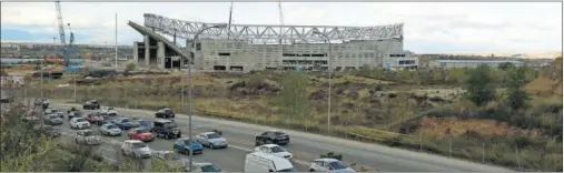  ??  ?? BUEN RITMO. Las obras del nuevo estadio han entrado en la última fase. En breve se procederá al izado de la cubierta.