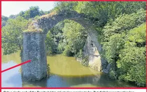  ?? ?? Only a single arch of the Romito bridge at Laterina remains today. But digital reconstruc­tion has demonstrat­ed it would have had four arches, just like the one depicted in the Mona Lisa