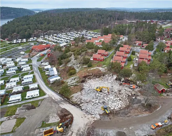  ??  ?? Just nu pågår arbetet med bygget av Daftö Resorts nya hotellsats­ning. Investerin­gen på 50 miljoner kronor är företagets hittills enskilt största. Bild: Daftö Resort