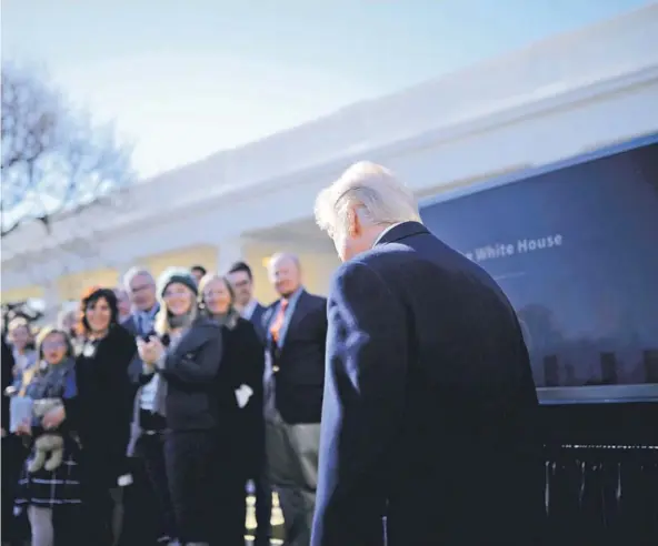  ??  ?? ► El Presidente Donald Trump antes de pronunciar un discurso en el marco de la Marcha por la Vida, ayer en Washington.