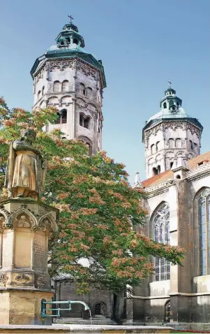  ??  ?? Der Dom St. Peter und Paul in Naumburg wurde größtentei­ls vor 1250 errichtet.