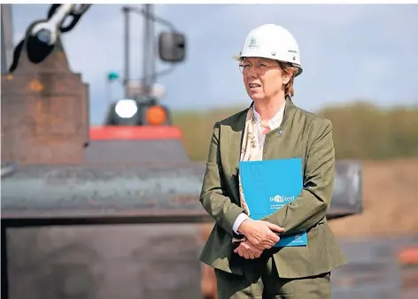  ?? FOTO: DPA ?? Martina Merz im Duisburger Stahlwerk: Am Freitag stellt sie sich den Aktionären.