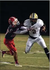  ?? TIM GODBEE / For the Calhoun Times ?? Sonoravill­e’s Stone Logan (left) tries to bring down Calhoun’s Malik Lawrence after a catch.